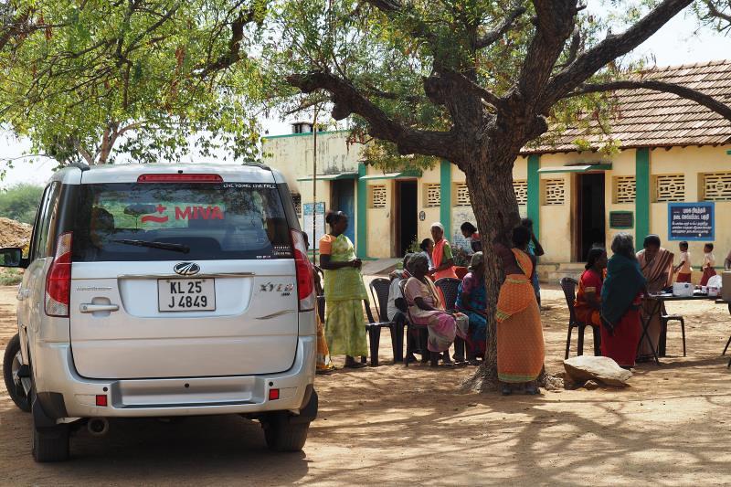 MIVA-Fahrzeuge retten Leben - Outdoor-Ordination in Indien;