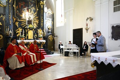 Gottesdienst und Pfarrfest in Asparn/Zaya