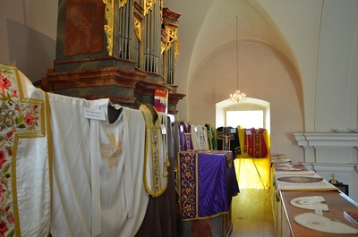 'Liturgische Gewänder ganz nah' - Programmpunkt bei der Langen Nacht der Kirchen 2015