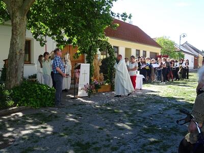 Feier des Fronleichnamsfestes in Ameis