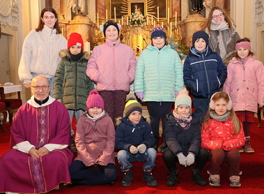 Adventkranzsegnung u. Erstkommunionskindervorstellung