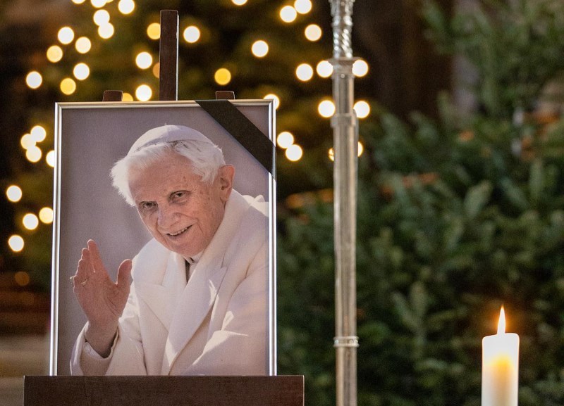 Gedenkmessen für Benedikt XVI. 