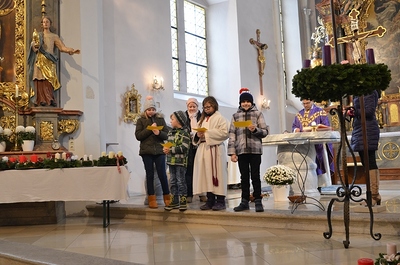 Familienmesse und Segnung der Adventkränze