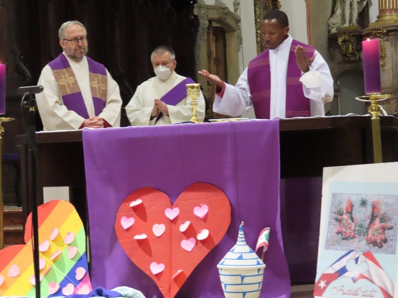 Herzbotschaften aus Wiener Neustadt und Symbolbotschaften aus der Weltkirche 