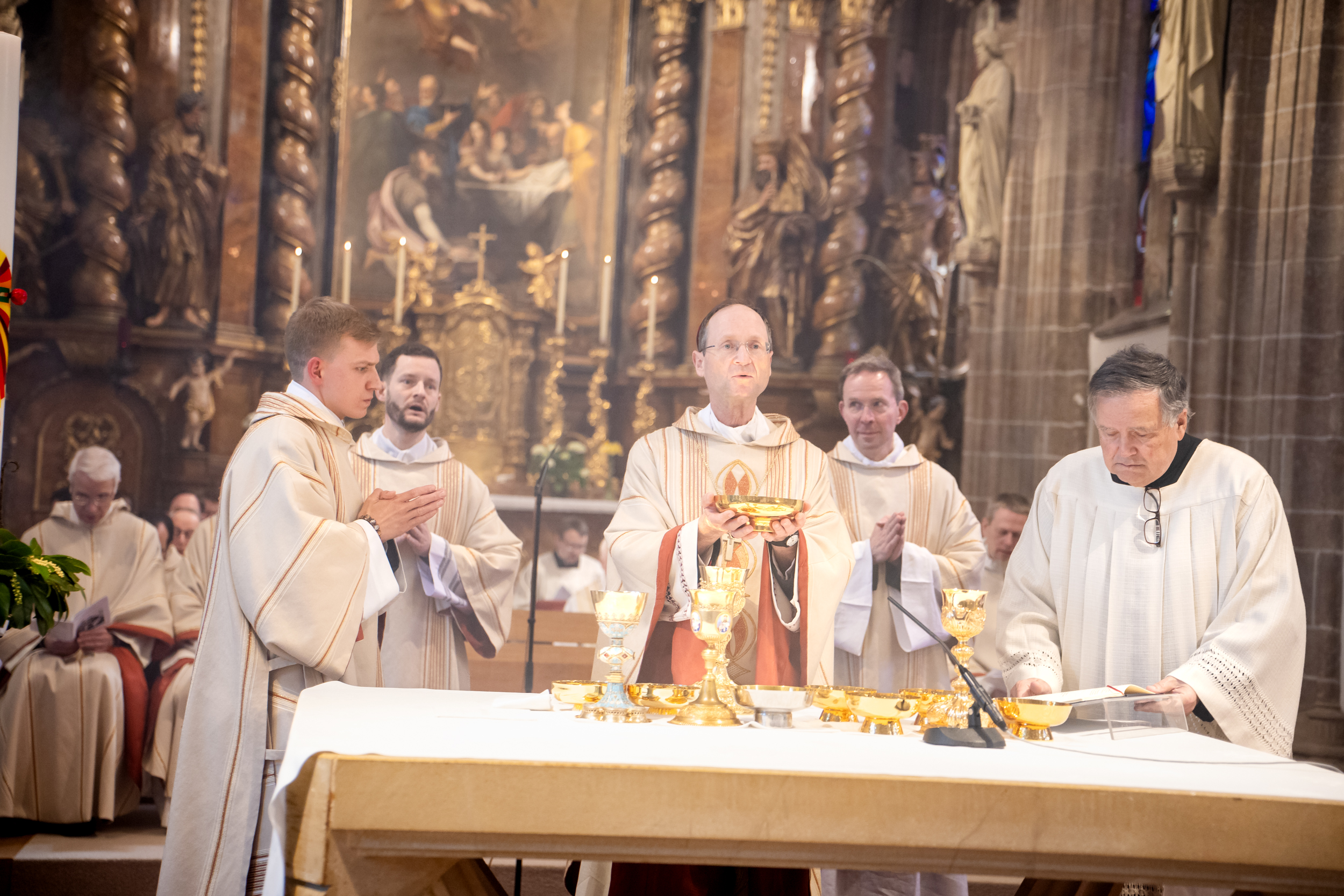Gaben am Altar