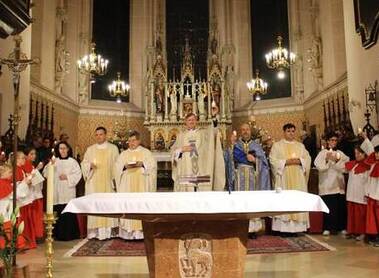 Mariä Lichtmess: Ein Lichtermeer in Baden. Das Fest mit der ukrainischen Gemeinde Gemeinsame Messfeier von Pfarrer Clemens Abrahamowicz mit dem Generalvikar für die katholischen Ostkirchen Erzpriester Yuriy Kola / Nadja Tröstl Mariä Lichtmess: Ein Lichtermeer in Baden. Das Fest mit der ukrainischen Gemeinde Gemeinsame Messfeier von Pfarrer Clemens Abrahamowicz mit dem Generalvikar für die katholischen Ostkirchen Erzpriester Yuriy Kola
