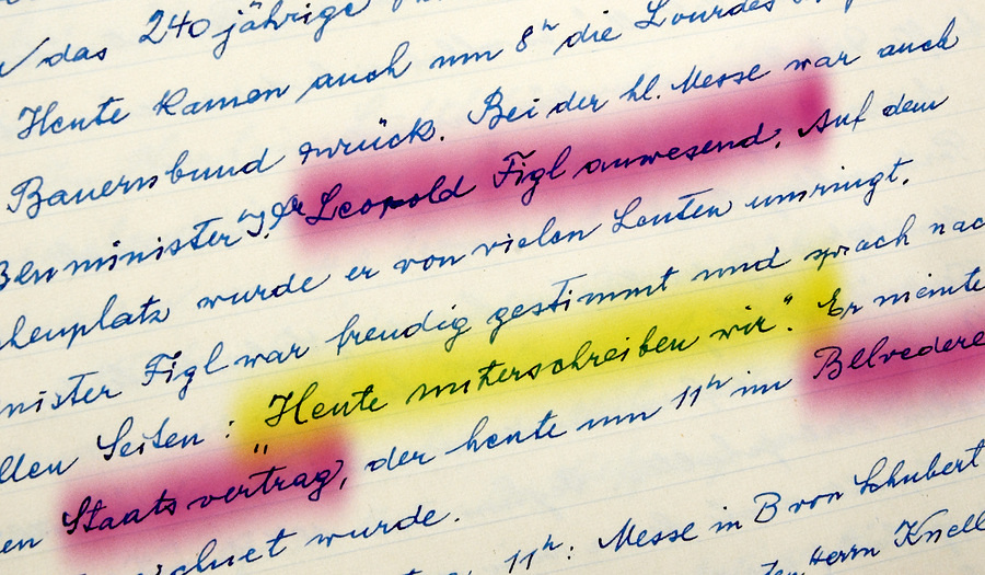 Stelle in der Chronik d. Pfarre 'Unbefl. Empf?ngn.' (Wien VII), an der der Me?besuch von Leopold Figl am 15.5.1955 - dem Tag der Unzerzeichnung des Staatsvertrages vermerkt ist. Figl damals:  'Heute unterschreiben wir'.      Wien, 5.5.2005         