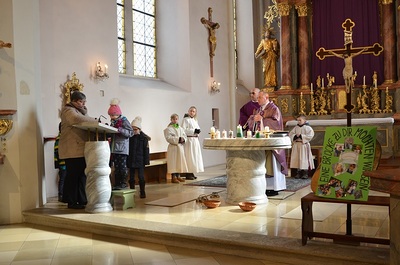 Die heurigen Erstkommunionkinder stellen sich vor.