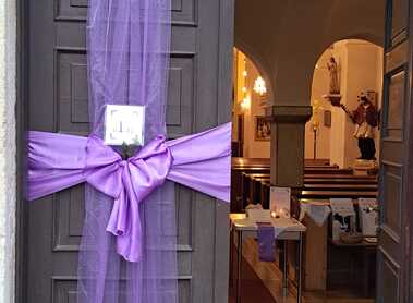 Das offene Kirchentor ist das Adventkalendertürl des KirchBesuch~Advents