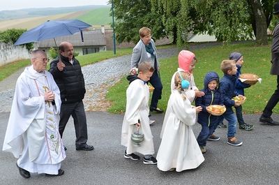 Segnung der Erntegaben und Einzug in die Pfarrkirche
