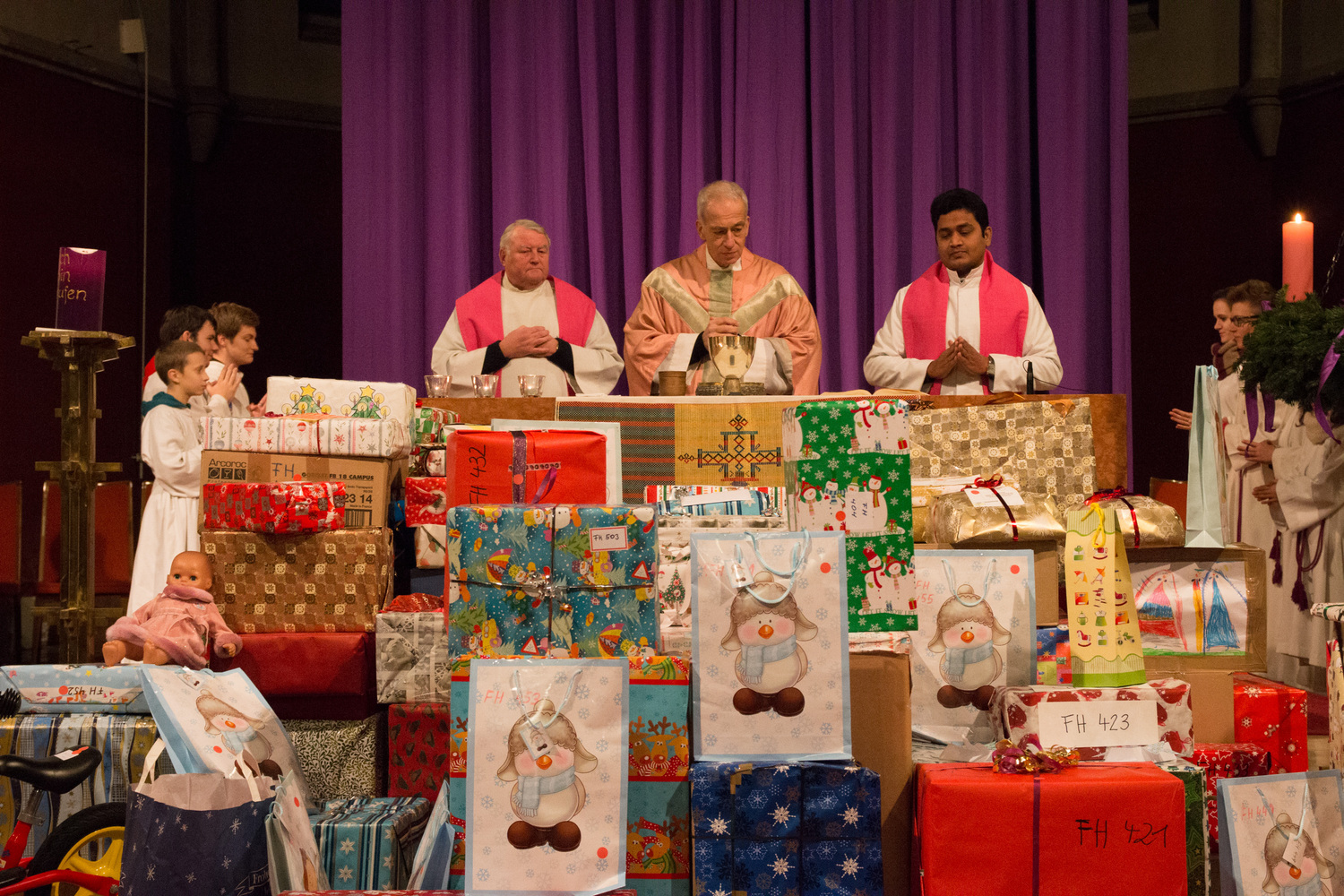 Messe zum Abschluss der Weihnachtspaketaktion der Pfarre Gersthof-St.Leopold mit dem Cariatas-Präsidenten Dr. Michael Landau