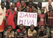 Schülerinnen und Schüler danken MIVA/www.miva.at