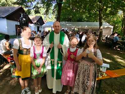 Kranzniederlegung und Gottesdienst