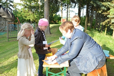 'Kinderliturgie - Mit allen Sinnen feiern' - Wortgottesfeier und Stationenbetrieb