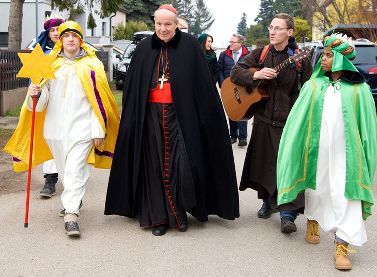 Am Dreikönigstag, 6. Jänner 2018 begleitete Kardinal Christoph Schönborn eine Gruppe Sternsinger der Pfarre Maria Lanzendorf.