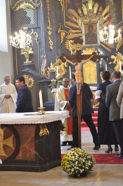 Amtseinführung Pater Nicholas Thenammakkal in der Pfarrkirche Asparn/Zaya