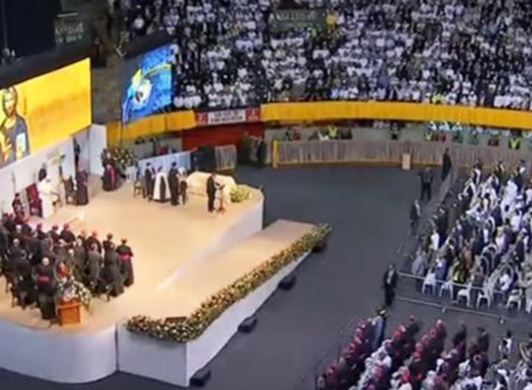 Franziskus in Großtreffen mit Seminaristen und Ordensleuten in Medellin.