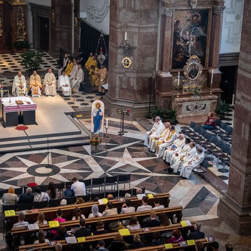 Diakonenweihe_Innsbruck / David Jaklin Diakonenweihe mit Blick vom Chor
