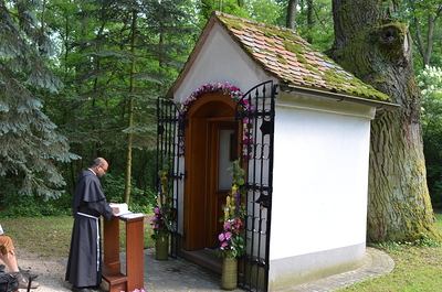 Maiandacht der Pfarren Asparn, Gnadendorf, Michelstetten und Wenzersdorf bei der Bildeichenkapelle