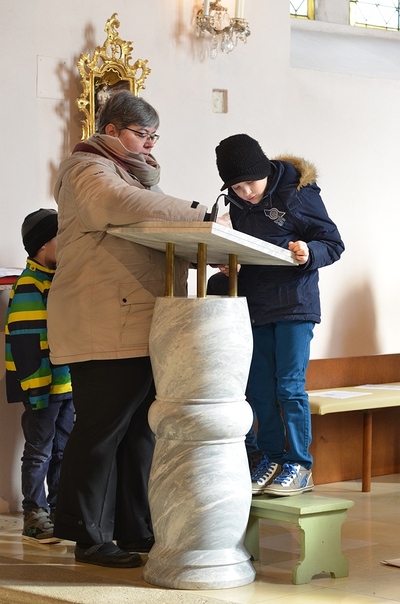 Die heurigen Erstkommunionkinder stellen sich vor.