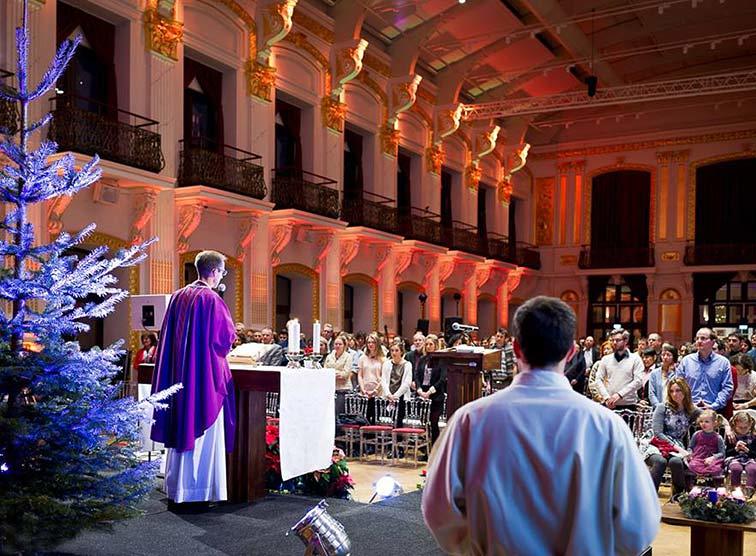 „Shut up“ („Schweige! Sei still“) in den Wiener Sophiensälen.