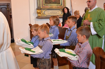 Neue Minis in die Ministrantenschar aufgenommen.
