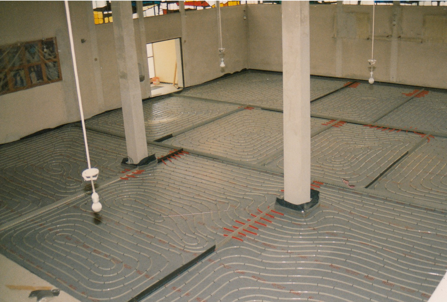 Einbau der Fußbodenheizung (1992)