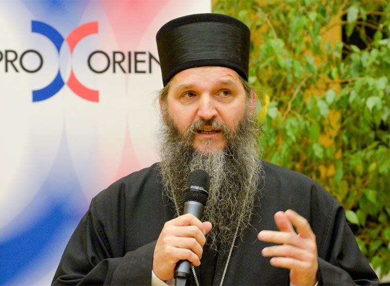 Die Bischofsversammlung der serbischen Kirche in Belgrad wählte den für Österreich zuständigen Bischof Andrej zum Administrator für Deutschland. In Deutschland gibt es Schätzungen zufolge 500.000 serbisch-orthodoxe Christen.