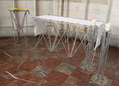 Altar groß mit Altarstein, Altartuch und Kantenleiste, Bodenständer für Kerzen, LED-Kerze mit Glasteller, Ambo mit APG-Evangeliar (Evangeliar nicht entlehnbar)