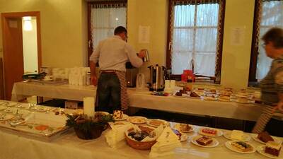 Konzert, Pfarrkaffee, Adventkranz flechten