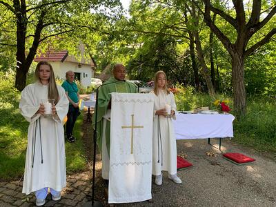 Gottesdienst und Pfarrheurigen in Ameis