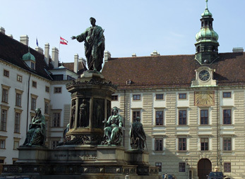 Hofburg / Burghof.      Wien, 27.9.2003    