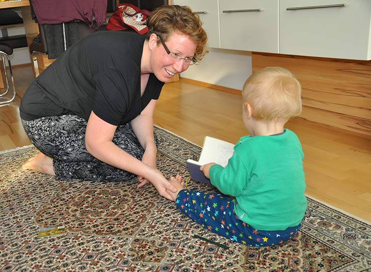 Heidi Ehrenhofer mit dem Kind einer Freundin / Sandra Lobnig