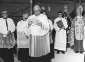 Feierliche Grundsteinlegung durch Erzbischof-Koadiutor Dr. Franz Jachym