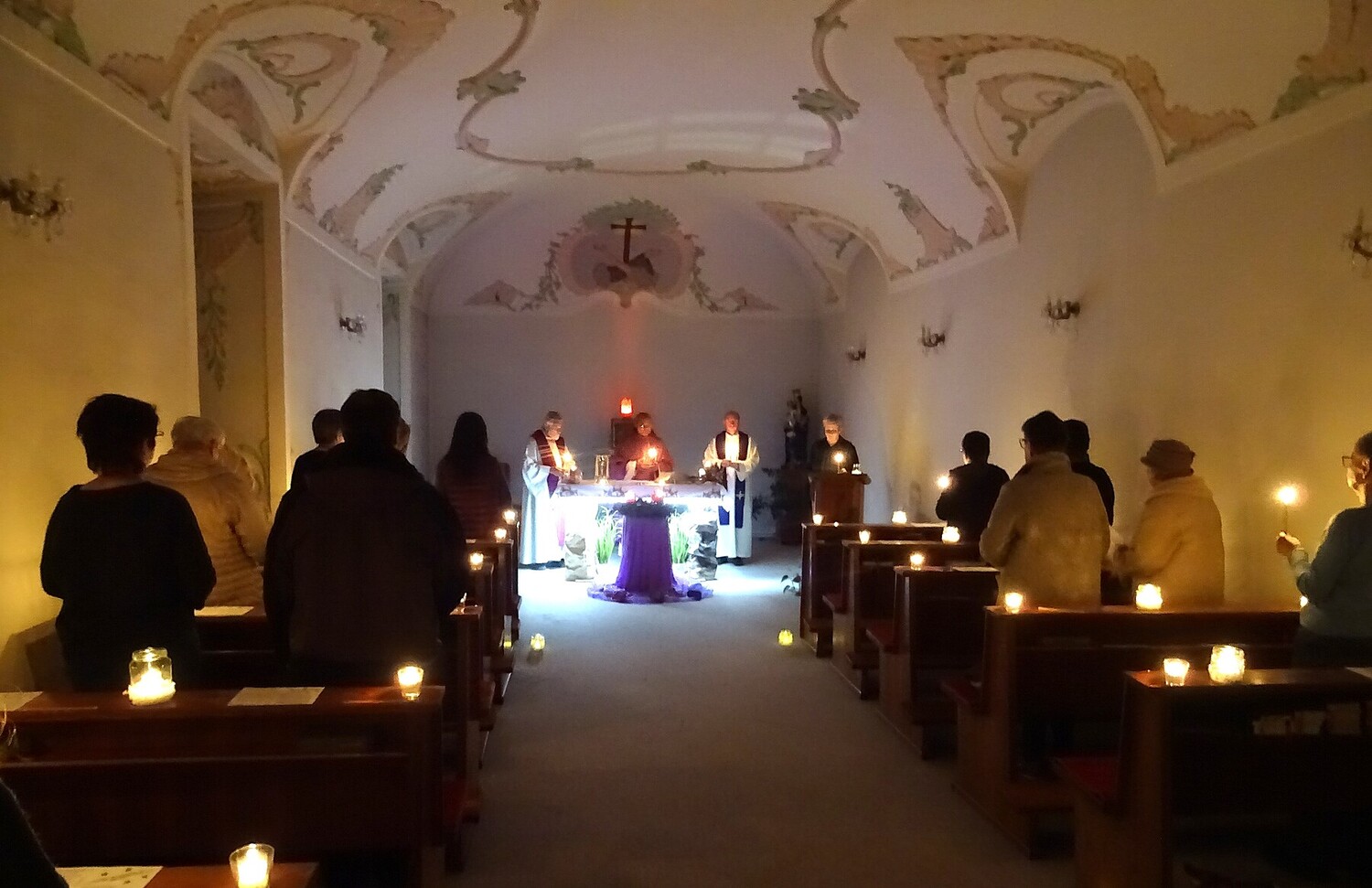Gottesdienst bei Kerzenschein