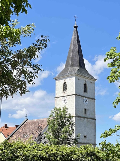 Frühlingsansicht Pfarrkirche Weigelsdorf