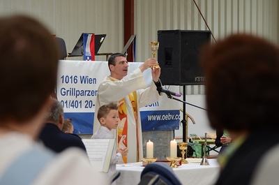 Feldmesse und Autosegnung beim FF-Heurigen