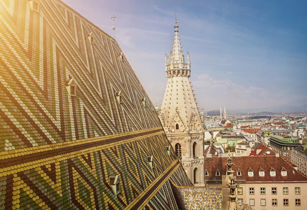 Blick vom Stephansdom auf das Dach und die Stadt. / iStock/egal Blick vom Stephansdom auf das Dach und die Stadt.