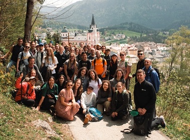 52 Studierende gemeinsam und voll Freude unterwegs zur Magna Mater Mariazell