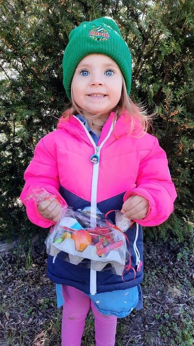 Osternest suchen im Pfarrhofgarten in Ameis