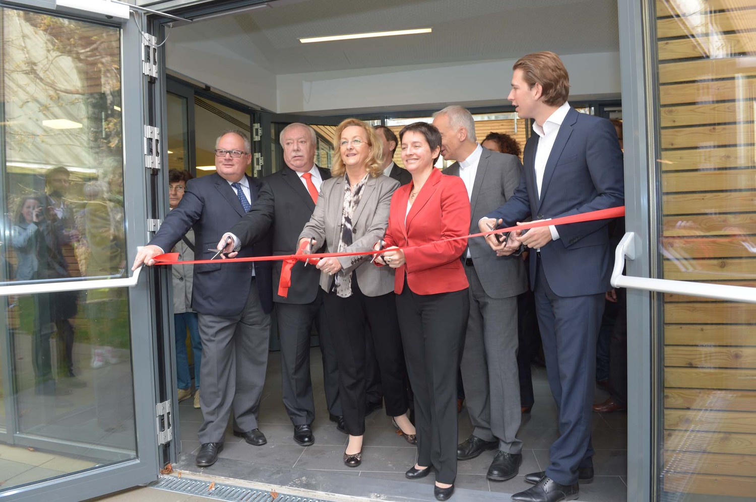 Eröffnung der Gruft 'neu'; Maria Fekter, Michael Häupl, Michael Landau, NN (Klienten der Gruft)