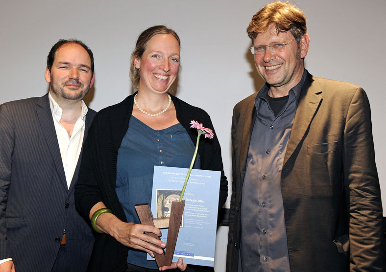 Radio-Feature 'Am Anfang war die Flucht' von Stefanie Jeller wurde vor kurzem in Hamburg mit dem Journalistenpreis 'Andere Zeiten' ausgezeichnet.