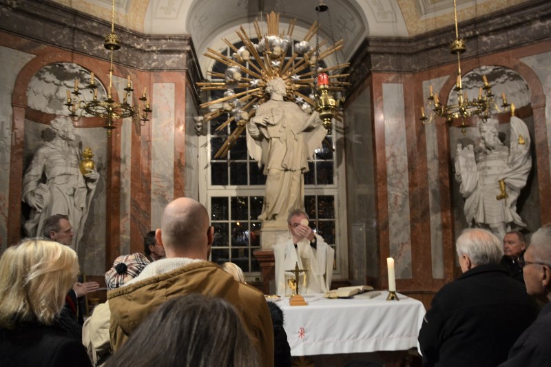 Messe in der Nepomuk Kapelle / Stefan Kronthaler