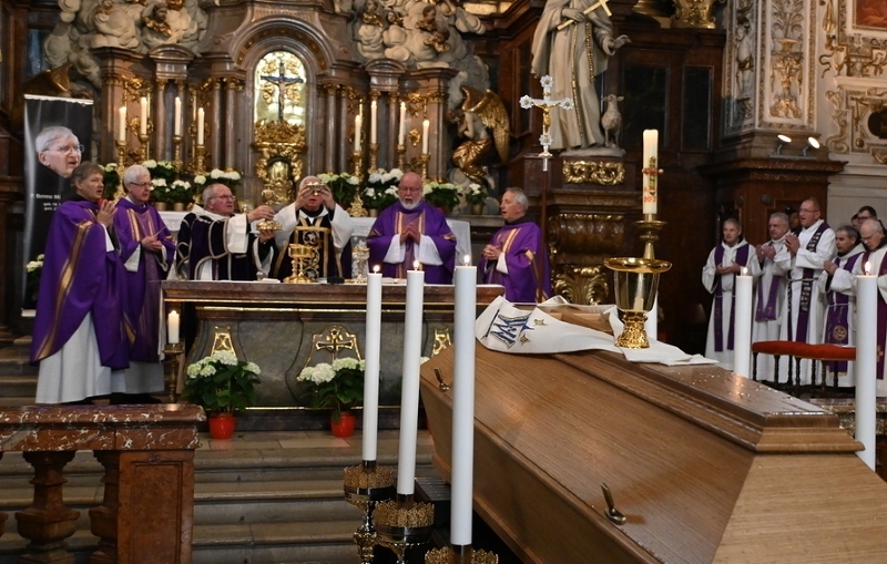 Kirche nimmt Abschied von Pater Benno Mikocki