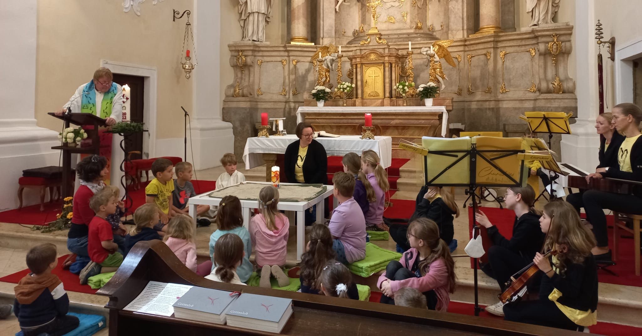 Sandra Hons im Kindergottesdienst / Pfarrverband Poysdorf
