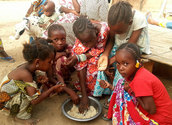 Kinder im Dorf Oussenou, Senegal/kathweb