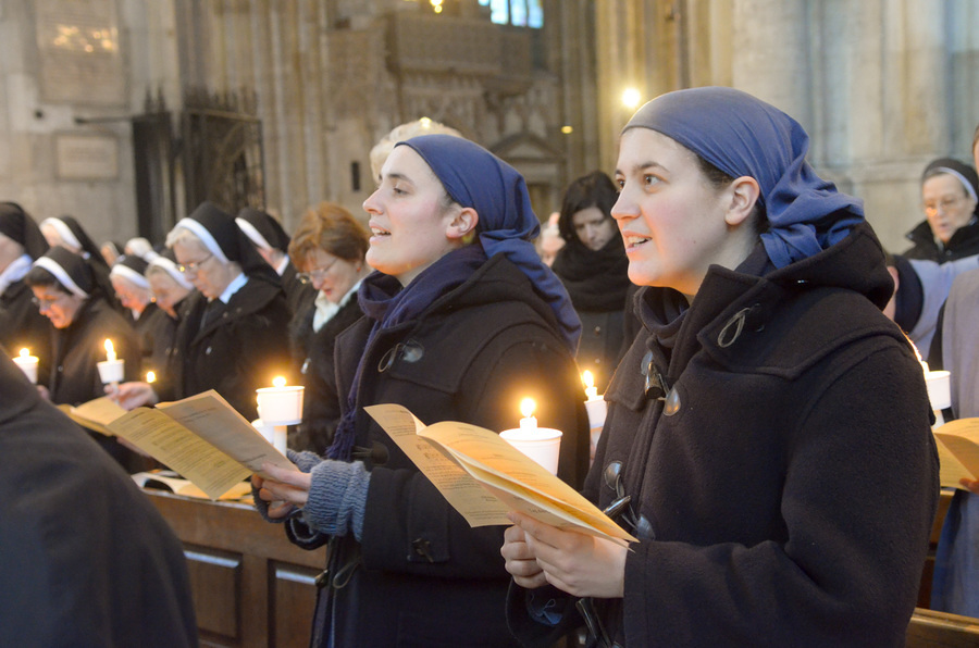 Ordensleute mit Kerzen / Maria Lichtme?