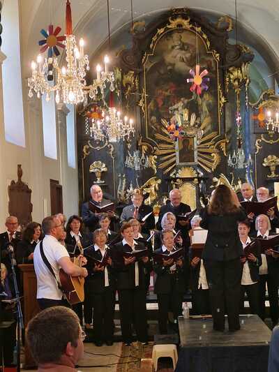 Darbietungen in der Kirche in Asparn/Zaya