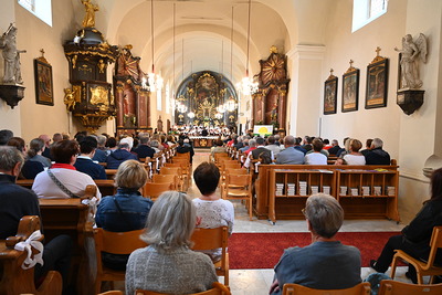 Gottesdienst mit Chor und Orchester im Rahmen der Sommernachtsklänge 2025.