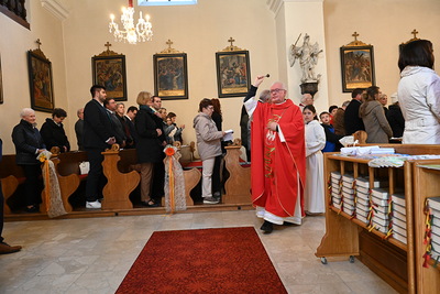 Msgr. Franz Schuster spendete 22 Jugendlichen das Firmsakrament